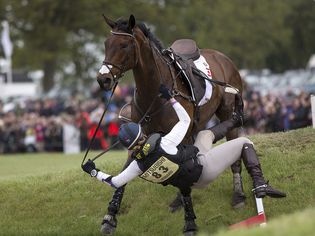 rider falling from horse